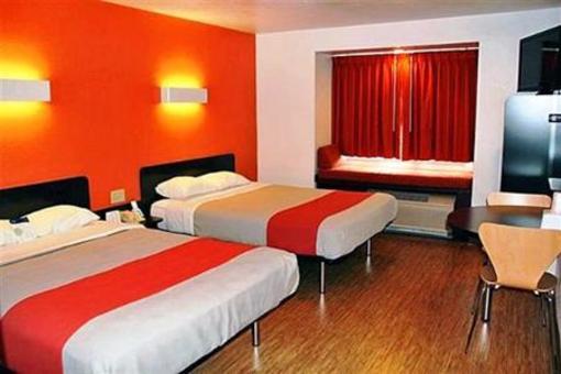 фото отеля Microtel Inn & Suites Huron