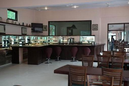 фото отеля Corbett Riverside Resort Ramnagar