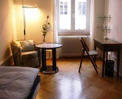 фото отеля Bed and Breakfast Beim Spalentor Basel