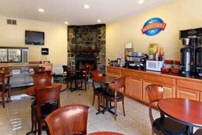 фото отеля Royal Coachman Inn & Suites