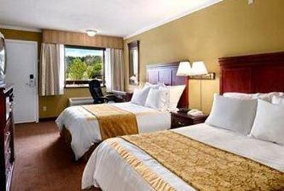 фото отеля Royal Coachman Inn & Suites
