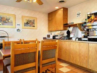 фото отеля Super 8 Verona Madison Area
