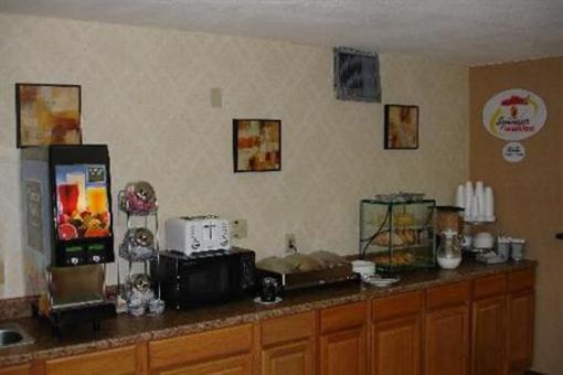 фото отеля Super 8 Warrensburg