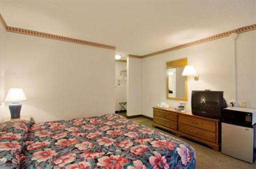 фото отеля Americas Best Value Inn - Cleveland Airport