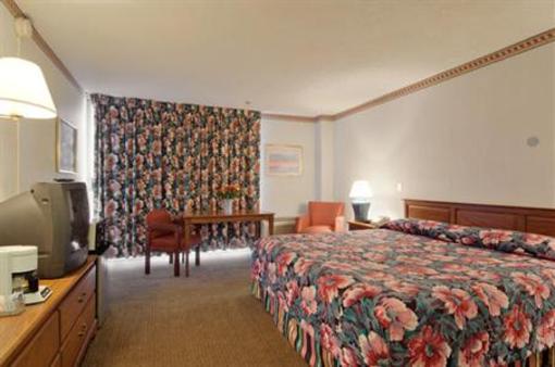 фото отеля Americas Best Value Inn - Cleveland Airport