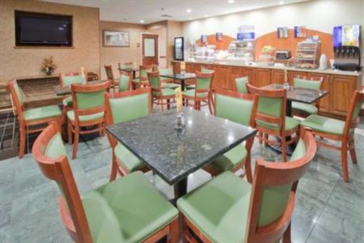 фото отеля Holiday Inn Express Wilson