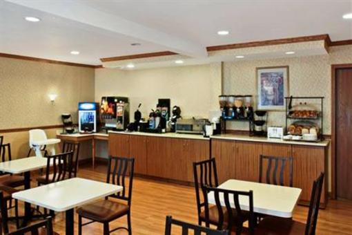 фото отеля BEST WESTERN Crown Inn & Suites