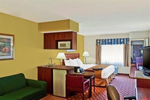 фото отеля BEST WESTERN Crown Inn & Suites