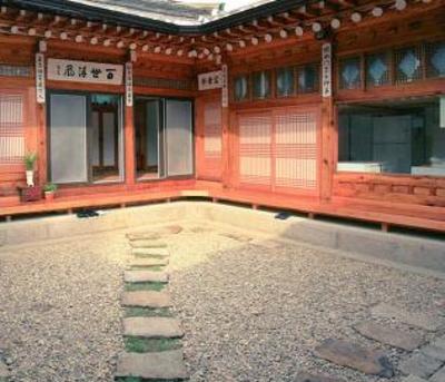 фото отеля Eugene Hanok House Dongdaemun