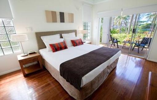 фото отеля Latitude 16 Port Douglas Coral Apartments