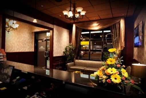 фото отеля Howard Johnson North Burnabys Boutique Hotel
