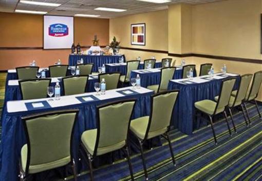 фото отеля Fairfield Inn Syosset Long Island