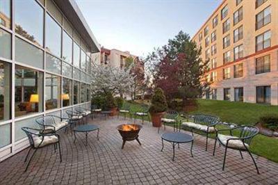 фото отеля Embassy Suites Hotel Boston Marlborough