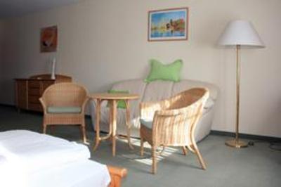 фото отеля Hotel am Wariner See