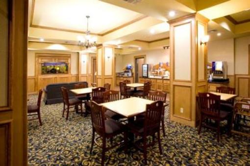 фото отеля Holiday Inn Express Suites George West