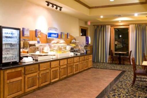 фото отеля Holiday Inn Express Suites George West