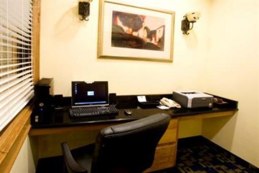 фото отеля Holiday Inn Express Suites George West
