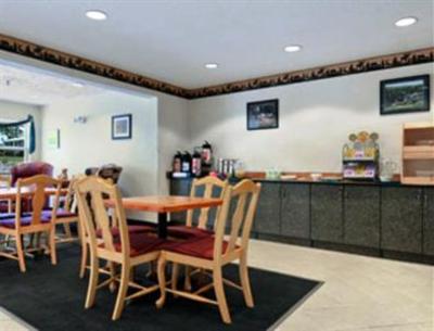 фото отеля Microtel Inns & Suites Marienville
