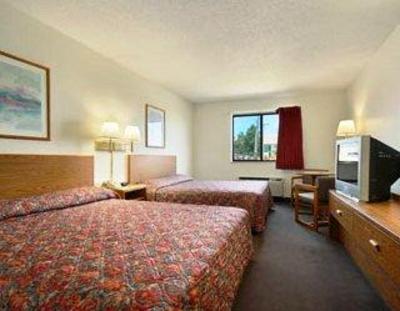 фото отеля Super 8 Motel Russell
