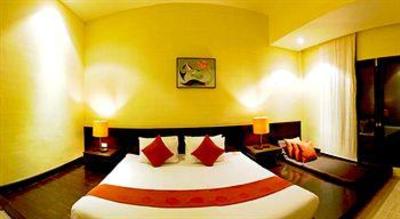 фото отеля Iyara Beach Hotel & Plaza