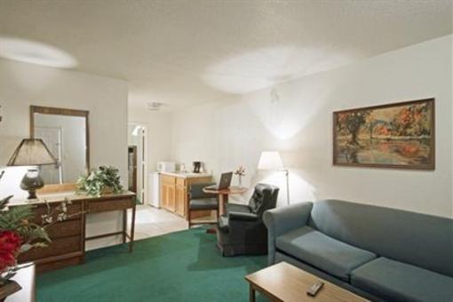 фото отеля Americas Best Value Inn & Suites McAlester Savanna (Oklahoma)