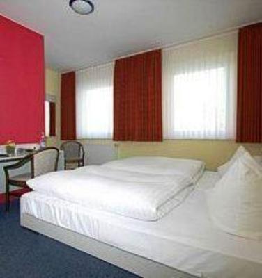 фото отеля Hotel & Restaurant Pfefferminzbahn Kölleda