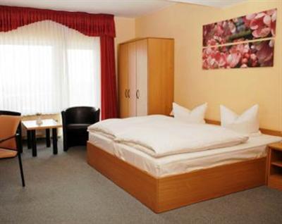 фото отеля Hotel & Restaurant Pfefferminzbahn Kölleda