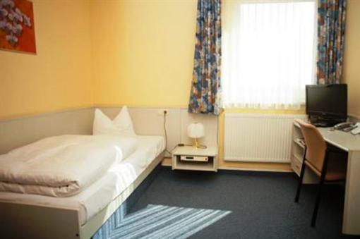 фото отеля Hotel & Restaurant Pfefferminzbahn Kölleda