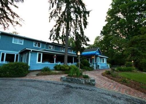 фото отеля Highland Lake Inn