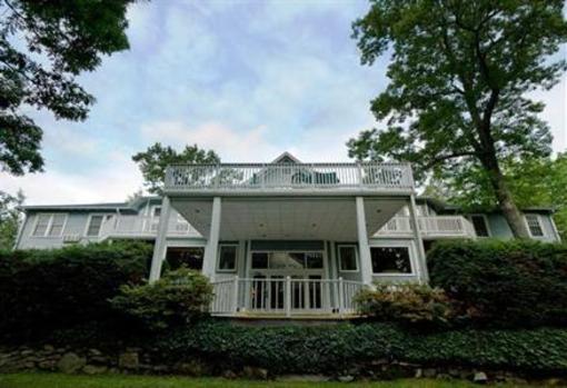 фото отеля Highland Lake Inn