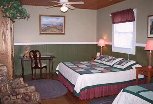 фото отеля Highland Lake Inn