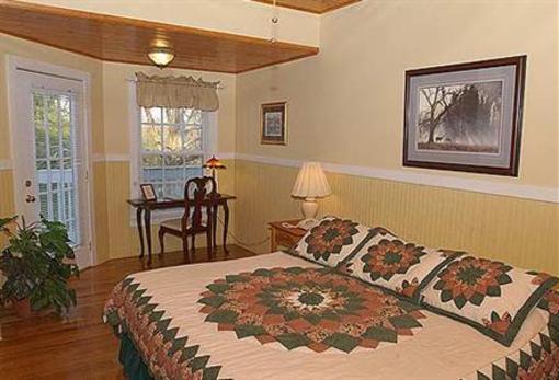 фото отеля Highland Lake Inn