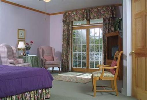 фото отеля Highland Lake Inn