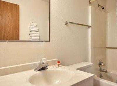 фото отеля Super 8 Mount Pleasant