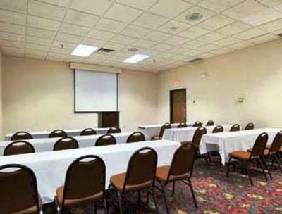 фото отеля Days Inn Maplewood Hotel & Conference Center