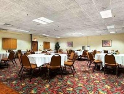 фото отеля Days Inn Maplewood Hotel & Conference Center