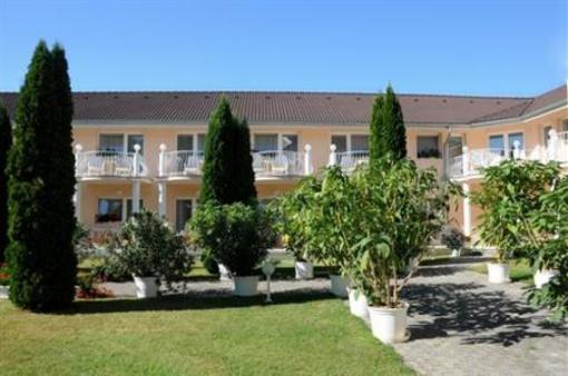 фото отеля Családi Hotel Balatonszarszo