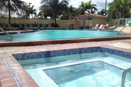 фото отеля Howard Johnson Plaza Hotel Miami Airport