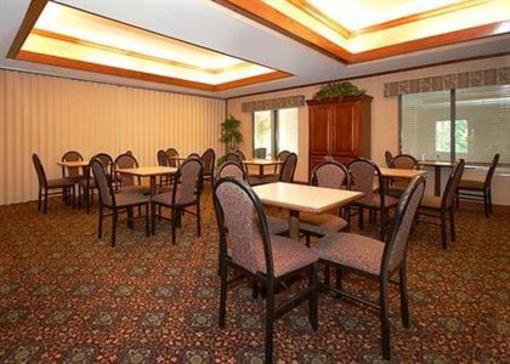 фото отеля Comfort Inn & Suites East