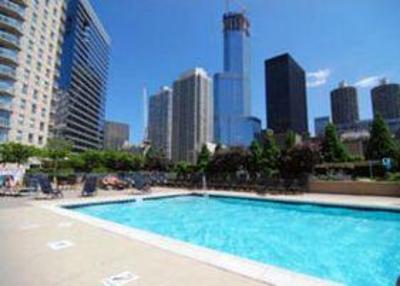 фото отеля Manilow Suites Grand Plaza Chicago