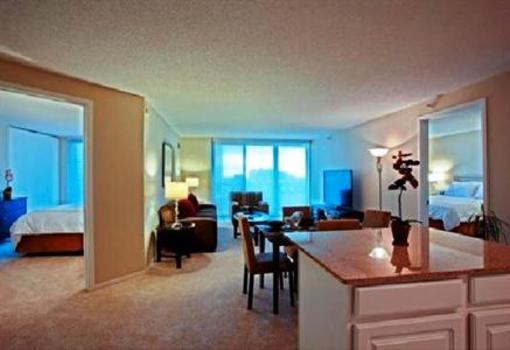 фото отеля Manilow Suites Grand Plaza Chicago