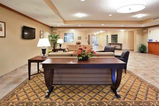 фото отеля Candlewood Suites Fayetteville