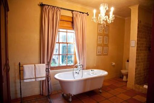 фото отеля Avondrood Guest House Franschhoek