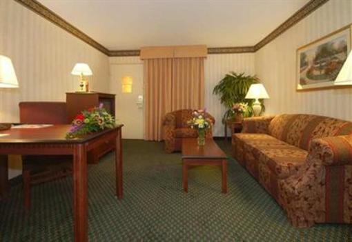 фото отеля Embassy Suites Hotel Cincinnati Northeast (Blue Ash)