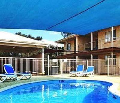 фото отеля Lakeside Holiday Apartments South Yunderup