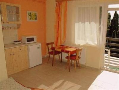фото отеля Almadi Apartments