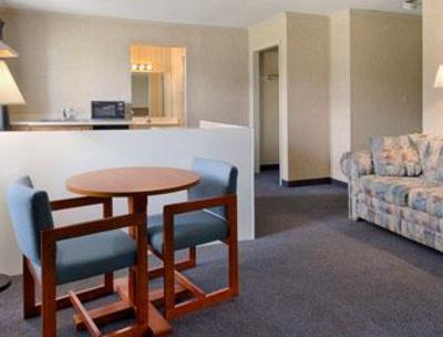 фото отеля Super 8 Milford
