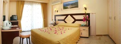 фото отеля Bonjour Hotel and Apartments