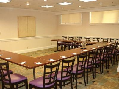 фото отеля Hampton Inn & Suites Stamford