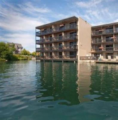 фото отеля Lakeshore Inn
